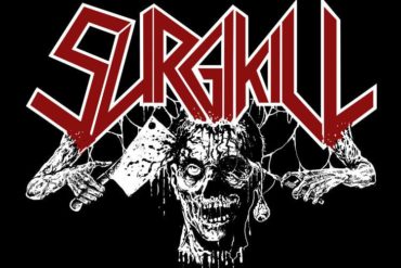 Surgikill Logo mit Skelett und dunklem Design.
