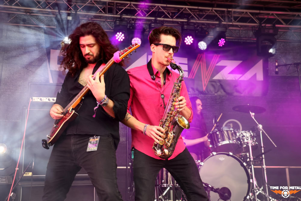 Musiker auf der Bühne beim Rock Das Ding Festival in Balge 2026.