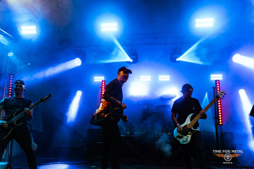 Konzertfoto von Never Back Down - Field Invasion 2026