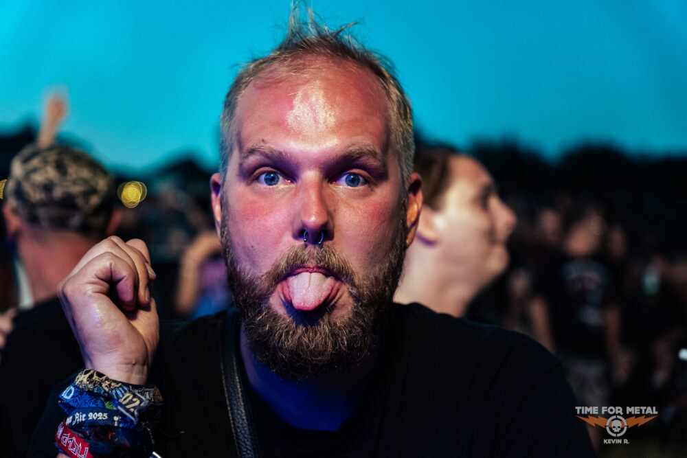 Konzertfoto von Never Back Down - Field Invasion 2026