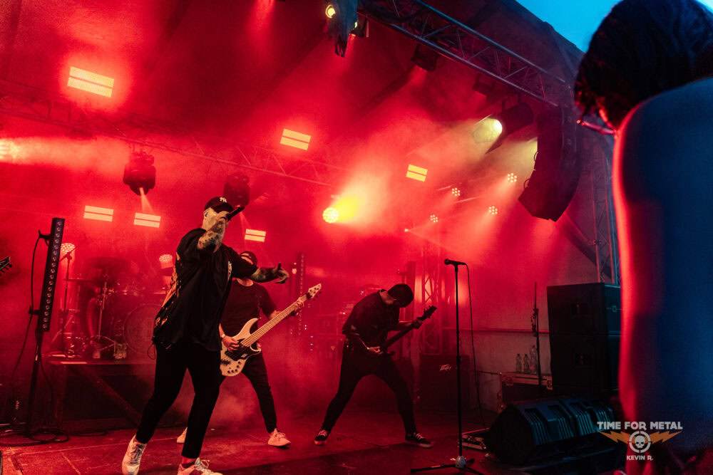Konzertfoto von Never Back Down - Field Invasion 2026