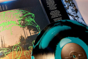 Vinyl-Schallplatte, Magazin und Podcast-Logo von Time For Metal.