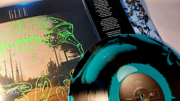 Vinyl-Schallplatte, Magazin und Podcast-Logo von Time For Metal.