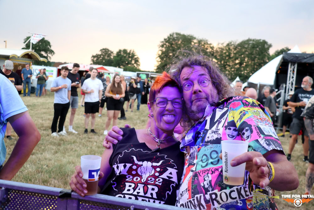 Festivalbesucher genießen Live-Musik beim Rock Das Ding Festival 2026.