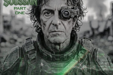 Porträt von Phil Soussan mit futuristischem Hintergrund und Kamera im Auge.