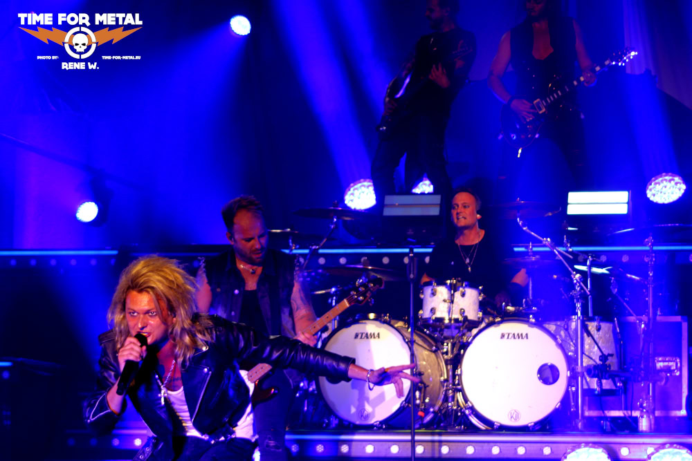 Kissin' Dynamite live auf The Big Goodbye im Inselpark Hamburg.