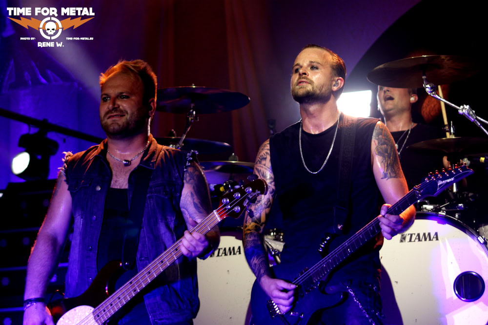 Kissin' Dynamite live auf The Big Goodbye im Inselpark Hamburg.