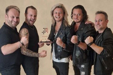 Kissin’ Dynamite erhält Offiziellen Deutschen Albumcharts Platz 1.